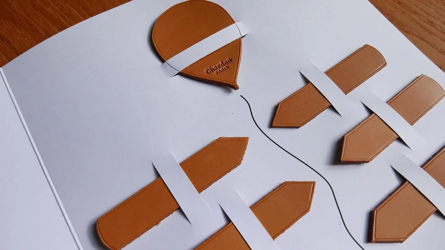 NEW at @chardon_paris 

With the Repères, we wanted to keep track of the fleeting, like those improvised toises drawn in a hurry on wall corners, which disappear with the passing of time.