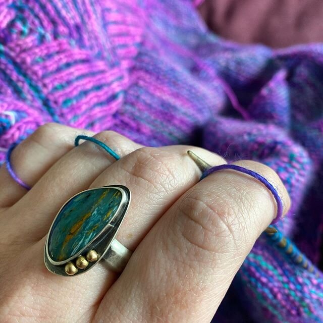 Taking pleasure in the small things, like the way my new ring from @olazabalfinery looks against my knitting 🥰⁣
⁣
Pattern is the #LizzieShawl by @sosuknits using @treliz_colorispower. Have I mentioned lately that I&rsquo;m obsessed with this project
