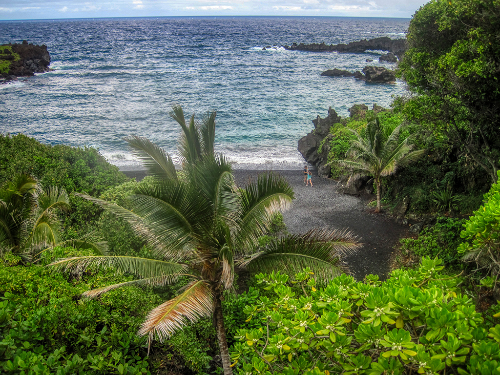 05_hana_black_sand_area_07_canon.jpg