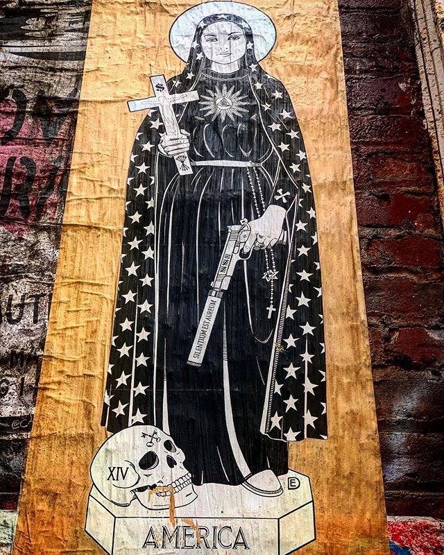 Forgive the angle, but this piece was up high!! So much to unpack with this one, certainly tag the artist if you know who made this.... that said, let&rsquo;s get into it &mdash; the subject is wearing a cloak covered in stars which also has a crossb
