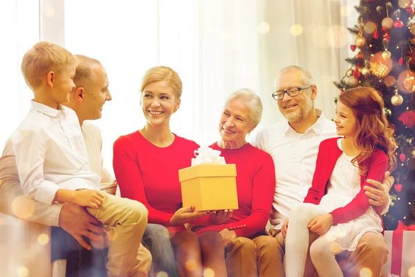 bigstock-family-holidays-generation--147651122_600x.jpg