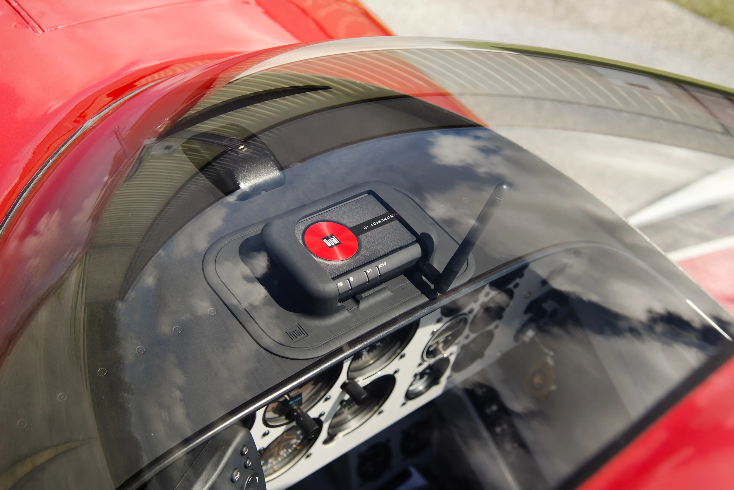 XGPS170D through glare shield.jpg