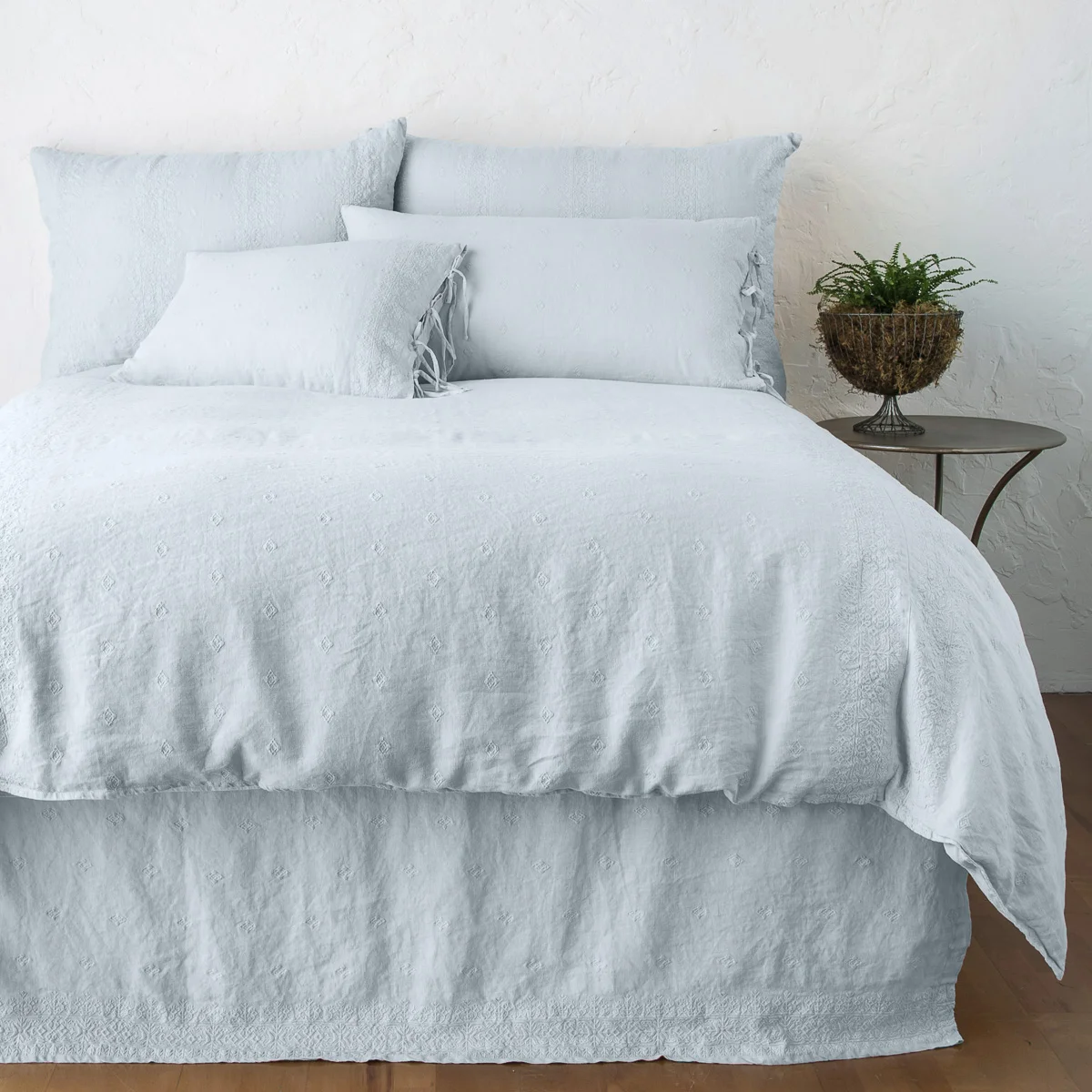 Ines_Linen_Embroidered_Duvet_Cloud_Bella_Notte_2.jpg