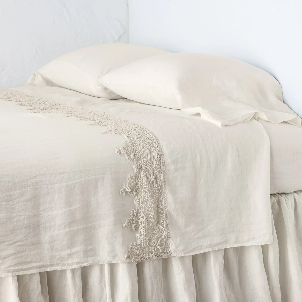 Frida_Linen_Flat_Sheet_Parchment_Bella_Notte_1.jpg