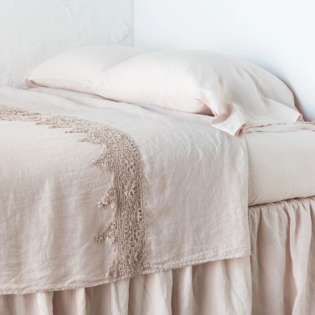 Frida_Linen_Flat_Sheet_Pearl_Bella_Notte_1.jpg