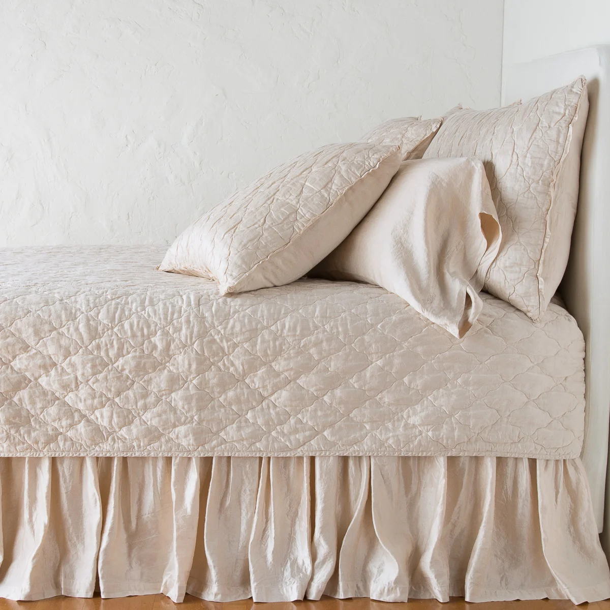 Luna_Silk_Quilted_Coverlet_Pearl_Bella_Notte_3.jpg