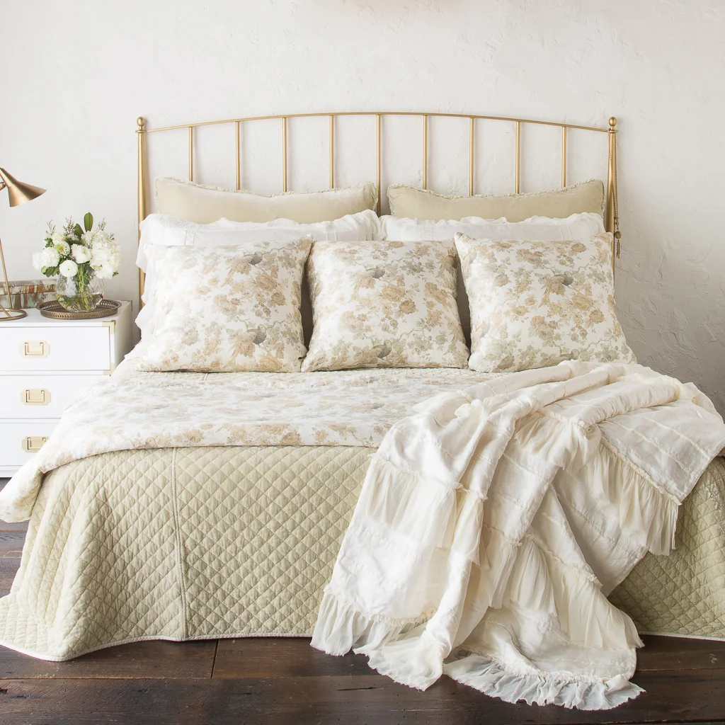Silk_Velvet_Quilted_Coverlet_Bella_Notte_7.jpg