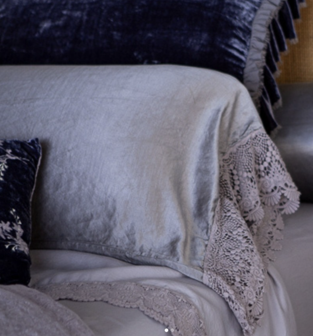 Paloma with Mattine Lace Pillowcase — Clé - Main Image