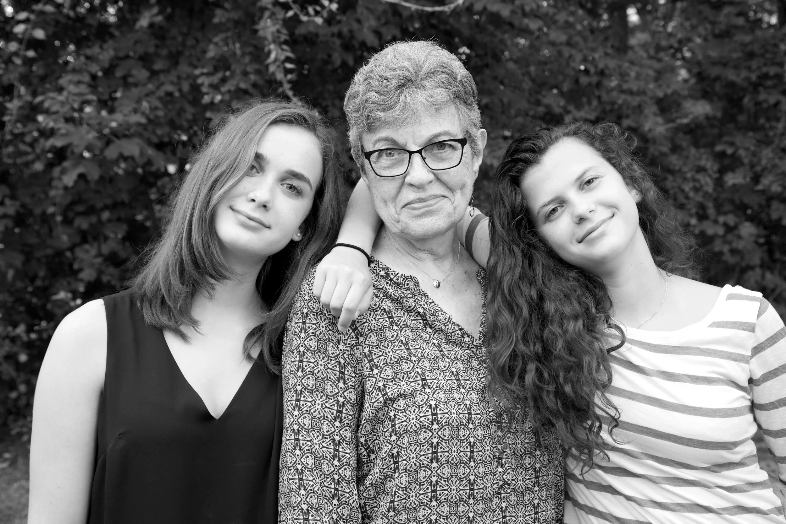 Extended family photo in Amagansett by lifestyle photographer