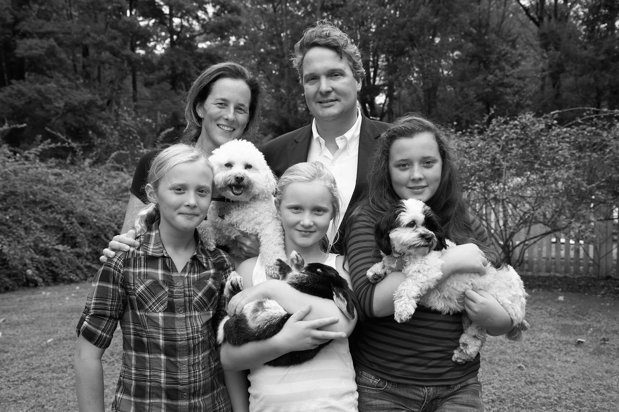 Family poses for family photographer Pamela Einarsen. 