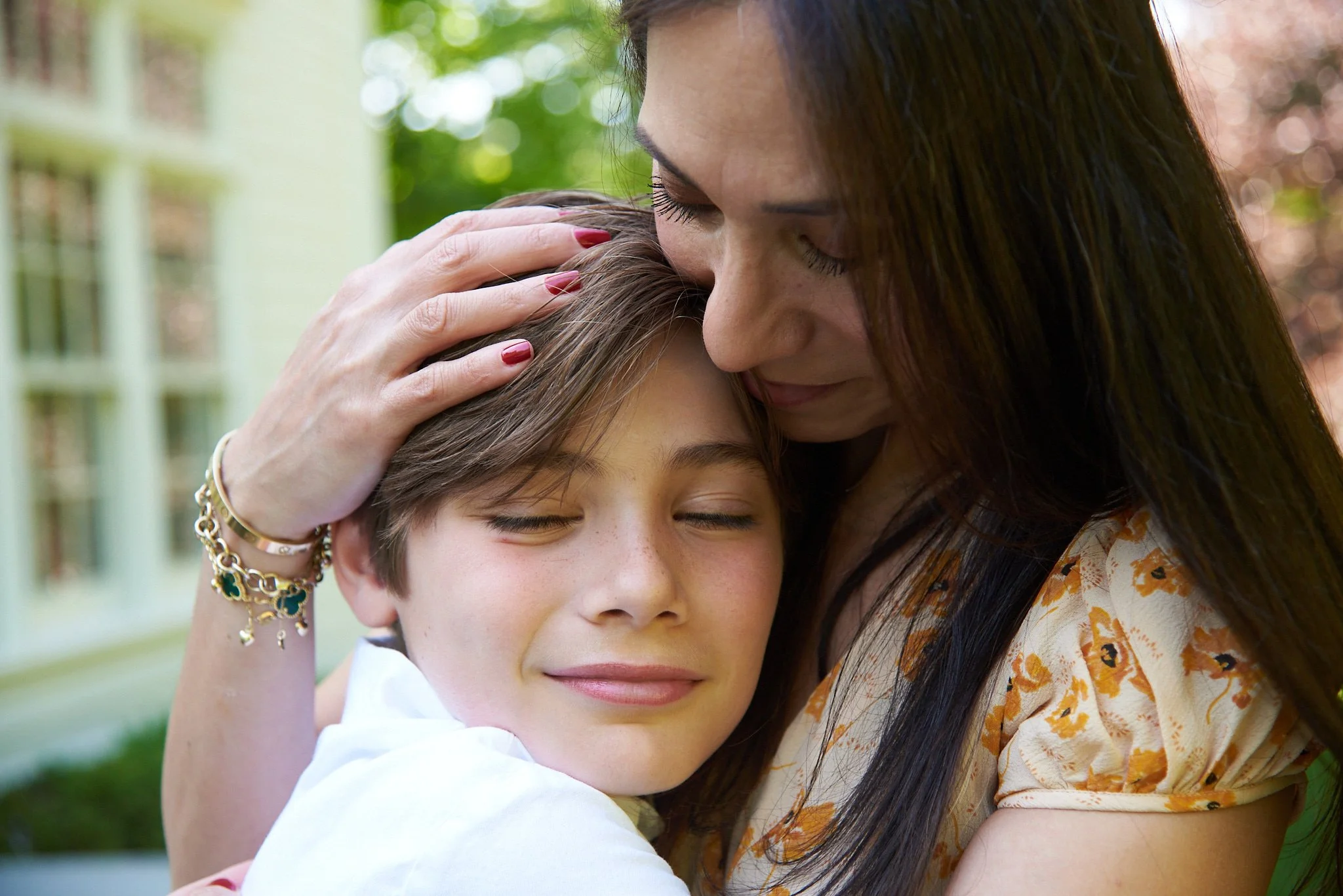 Mom hugs son in lifestyle photo session in Wilton, CT