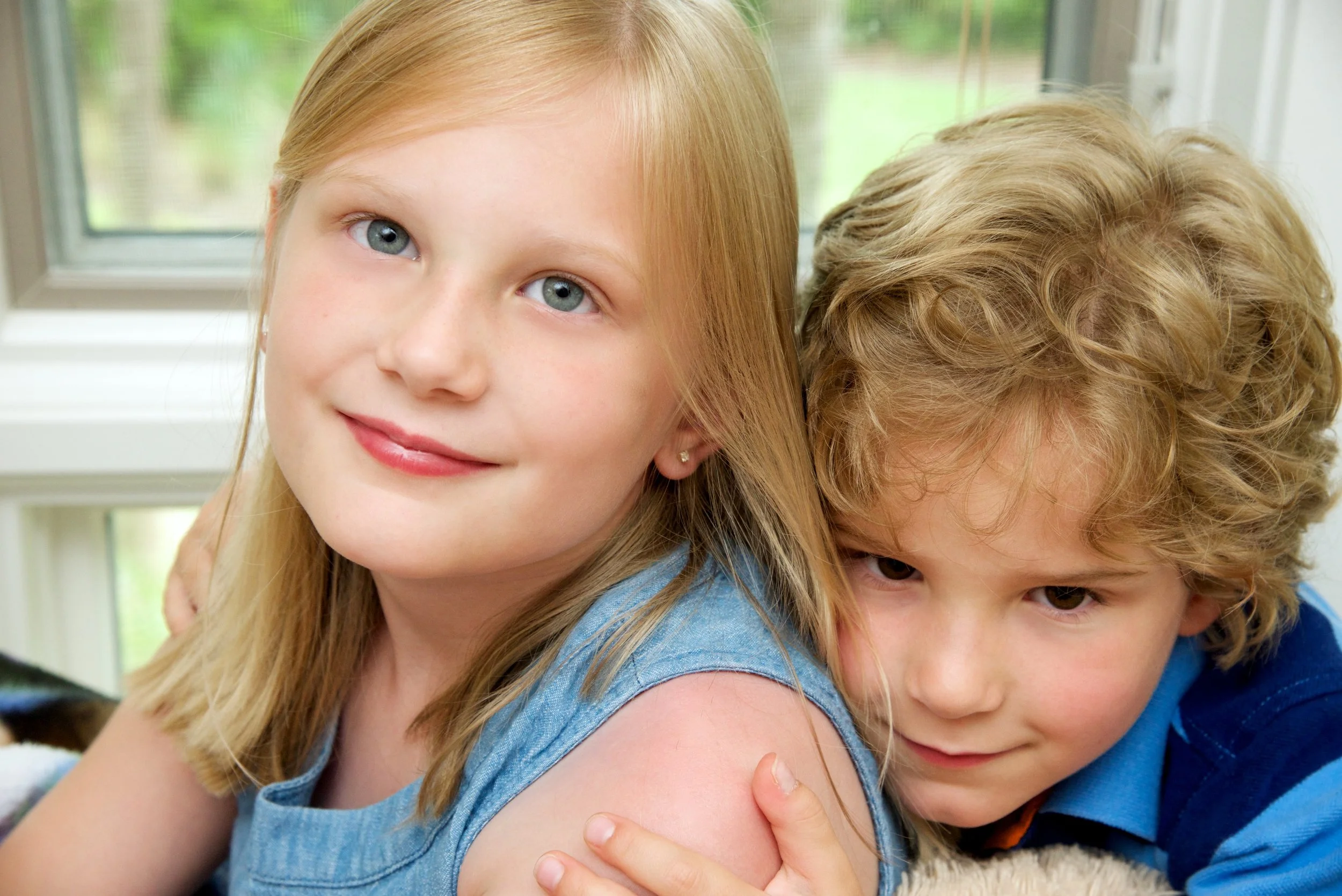 A girl and her brother pose for a portrait on Kiawah with family photographer Pamela Einarsen.