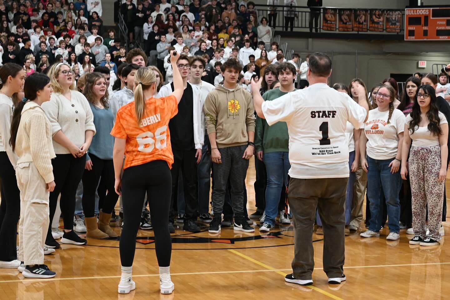 BHS Choirs sing the National Anthem at a recent assembly. 🇺🇸

📸 Photos by Gabriela Popa

#throwbackthursday #choirkids @brighton_yearbook @bhs_official