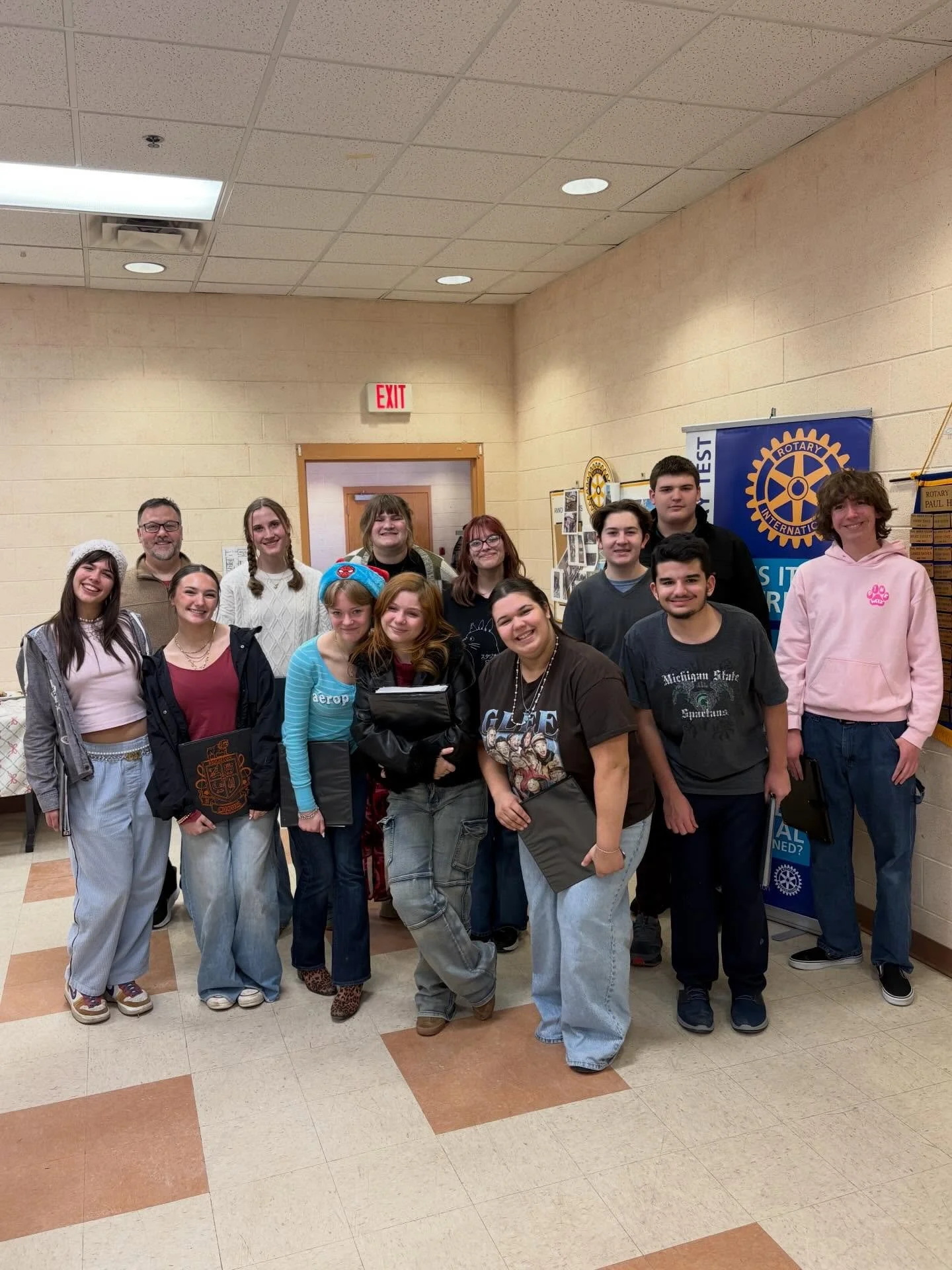 So grateful our Chamber Choir got to walk over and sing for @rotarybrighton today.  Thank you for your generous donation! 💗☃️