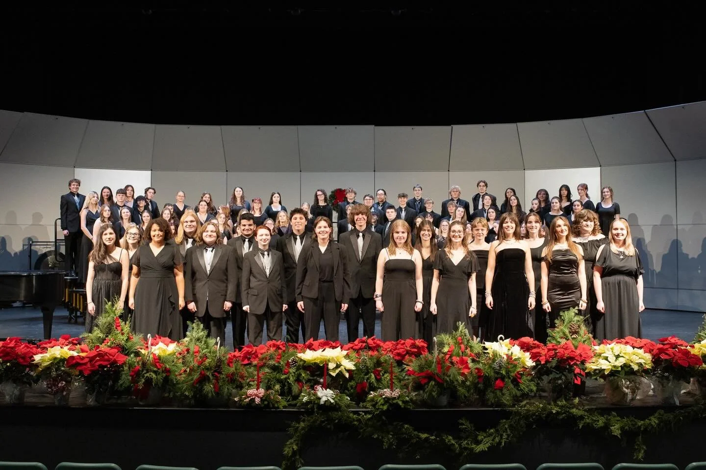✨ Happy holidays from our seniors and the entire Brighton Choirs family! ✨

📸 Photo by @christinamaria.photo