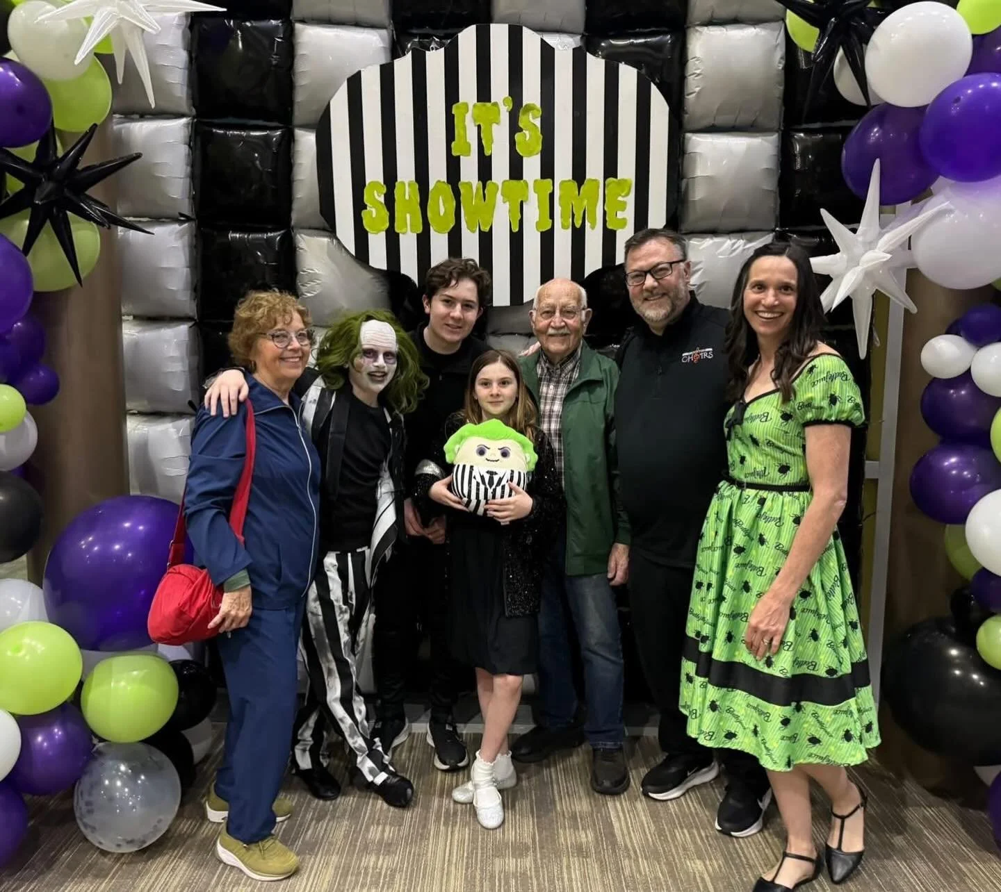Beetlejuice Jr. Music Director Phil Johnson celebrated opening night with his family, including son Max Johnson, who played a Beetlejuice Clone! 🪲