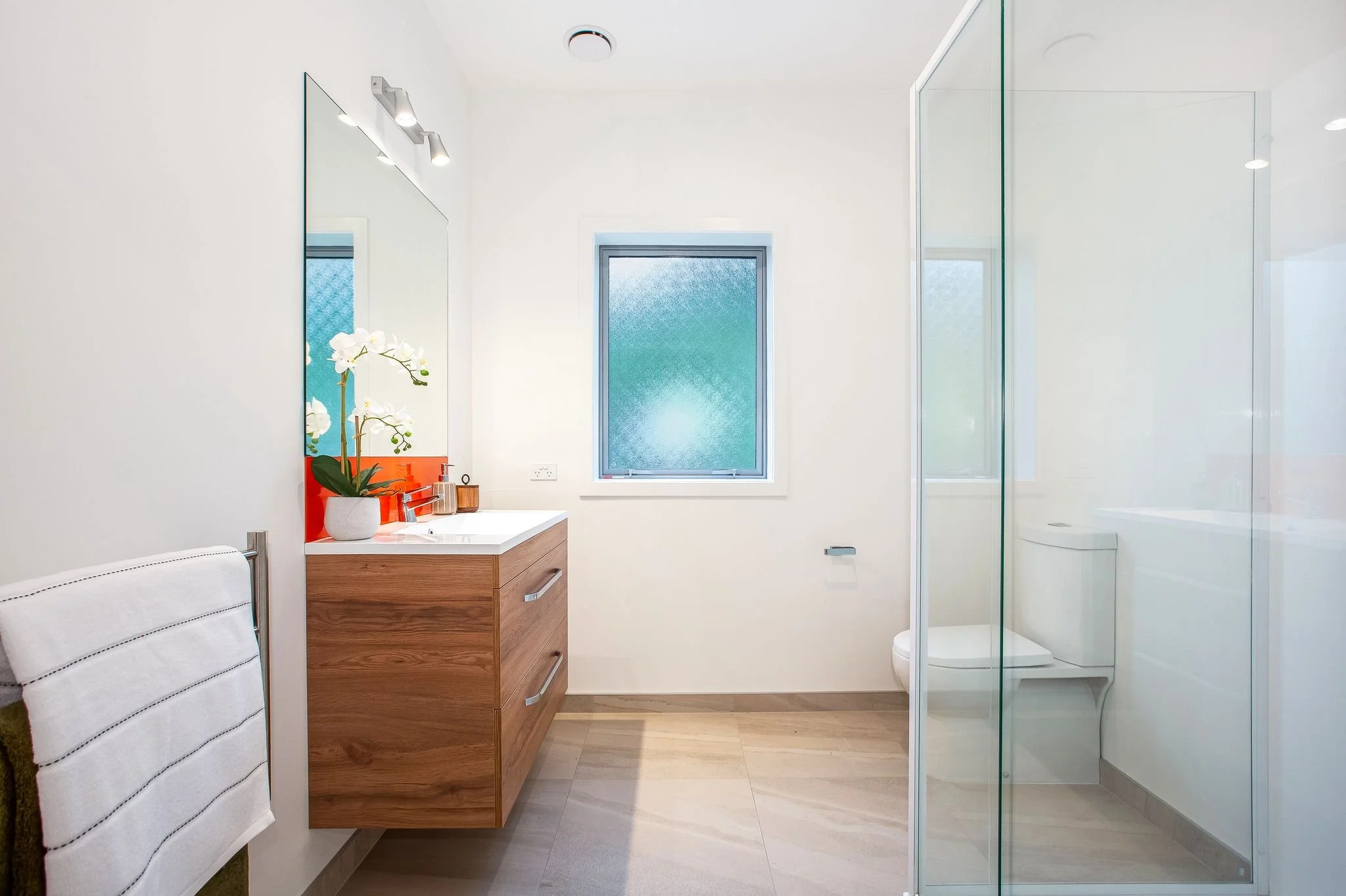 The gorgeous ensuite has a luxurious 1200x900 shower.