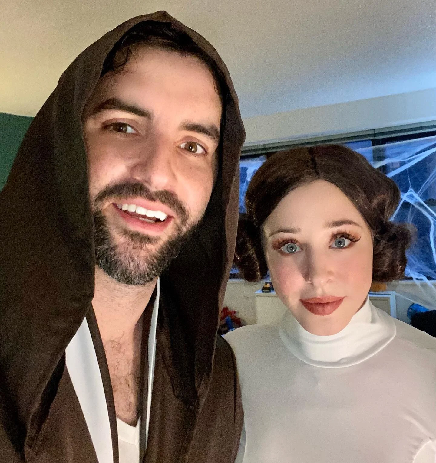 You&rsquo;re the Obi-Wan for me. 🤣🥰🎃 Hope everyone had a fabulous Halloween! #happyhalloween #halloween #starwars #couplescostumes #maytheforcebewithyou