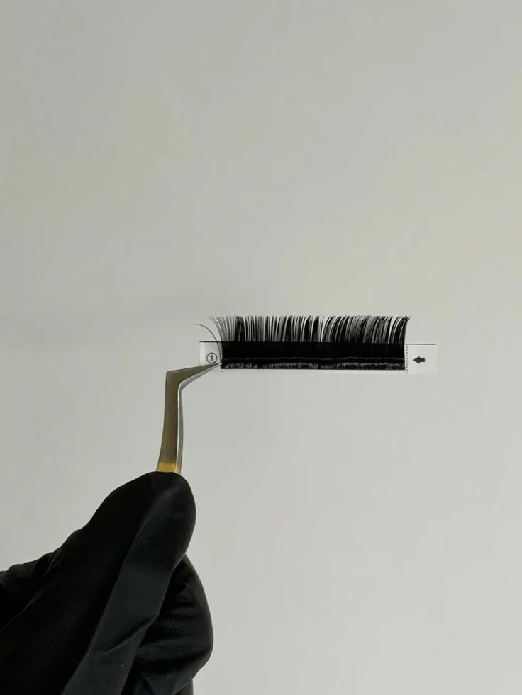 Aesthetic lash extension images.jpeg