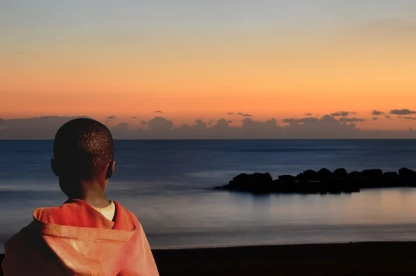 African_boy_looks_across_ocean.jpg