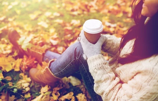 woman_in_park_holding_coffee.jpg