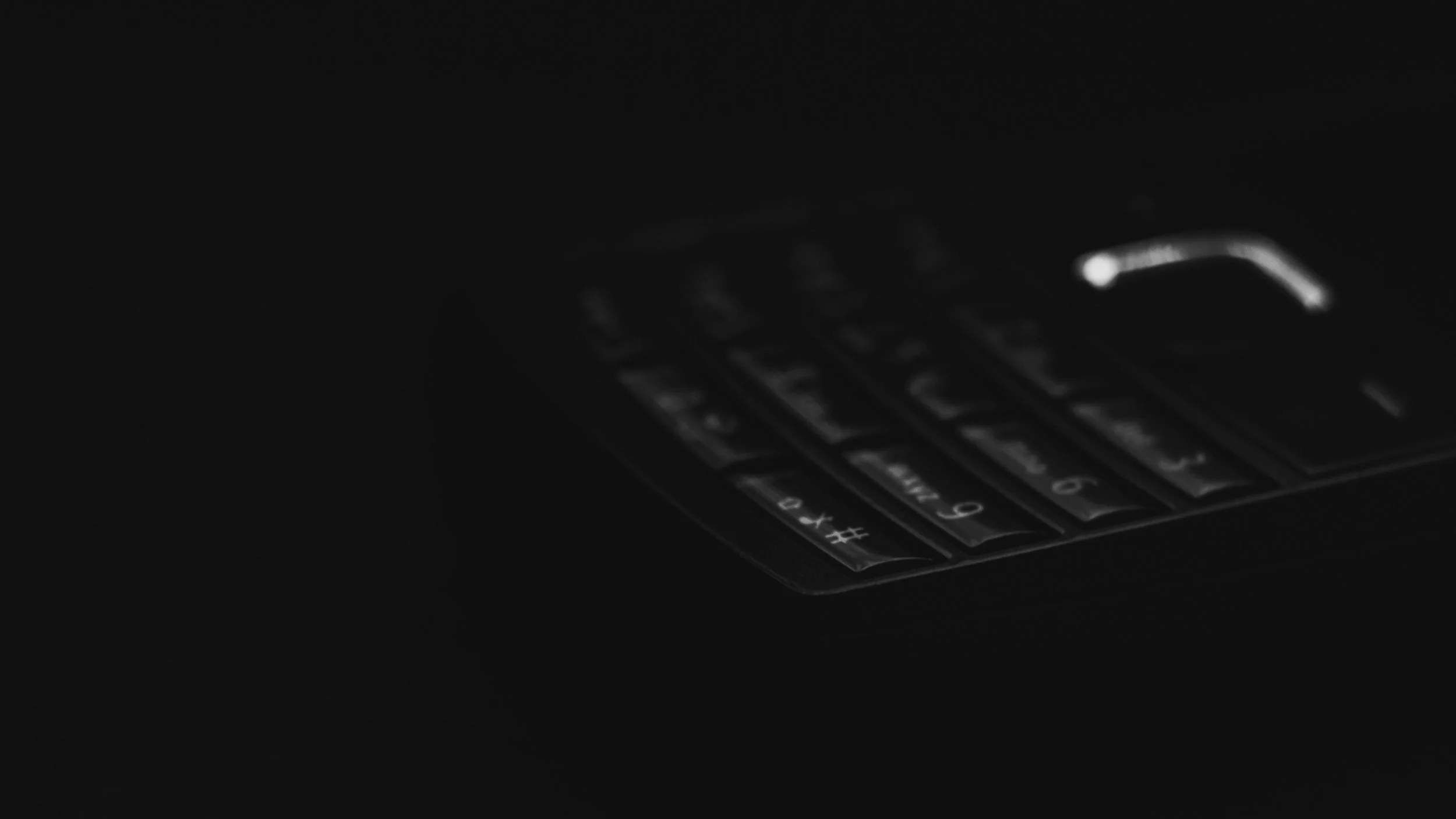 black-and-white-black-and-white-cellphone-896895.jpg