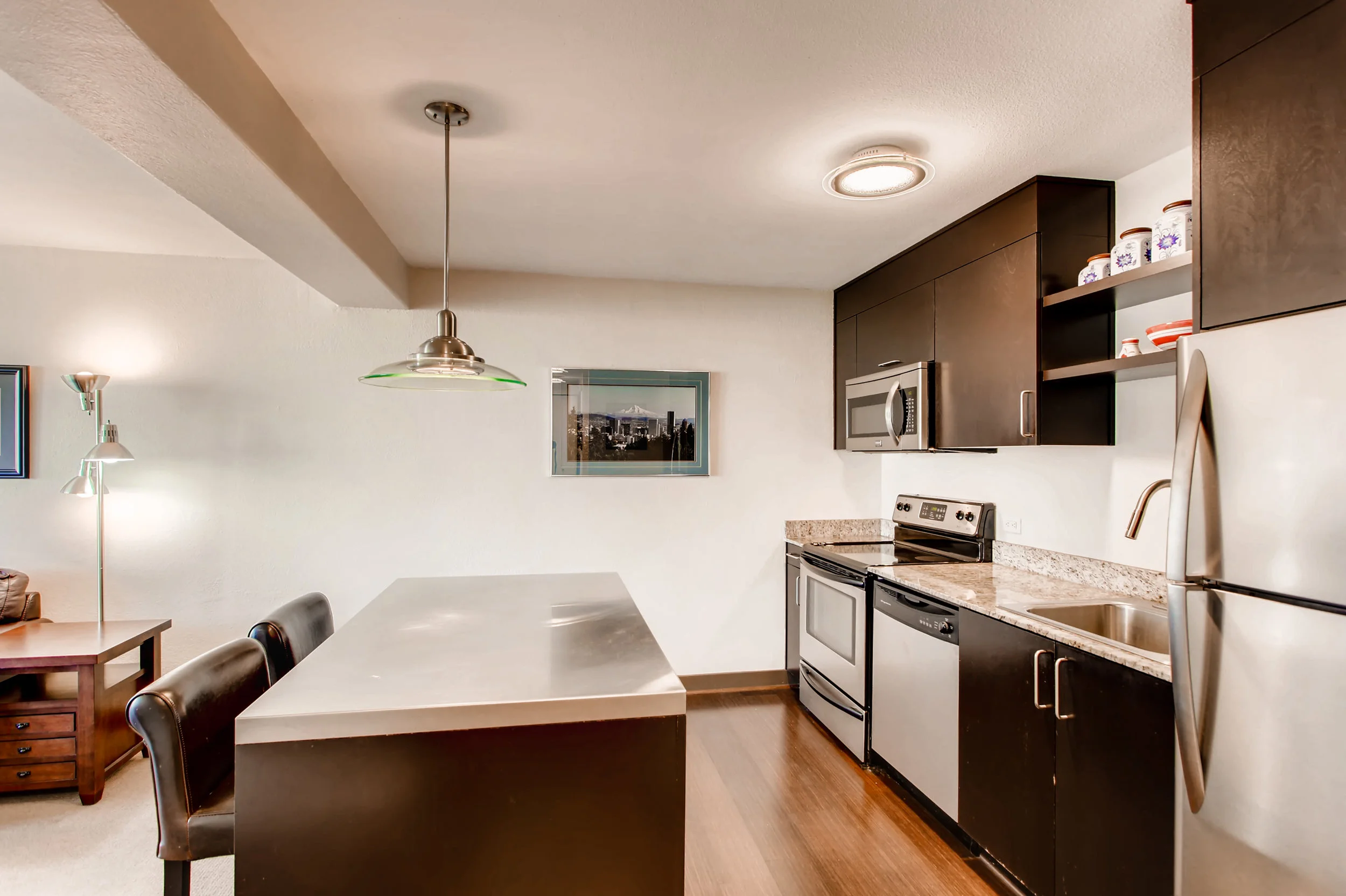 255 SW Harrison St Unit 16e-print-007-16-Kitchen-3600x2397-300dpi.jpg