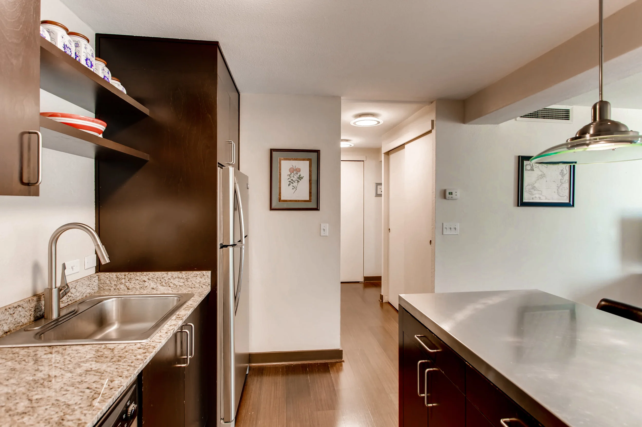 255 SW Harrison St Unit 16e-print-008-3-Kitchen-3600x2398-300dpi.jpg