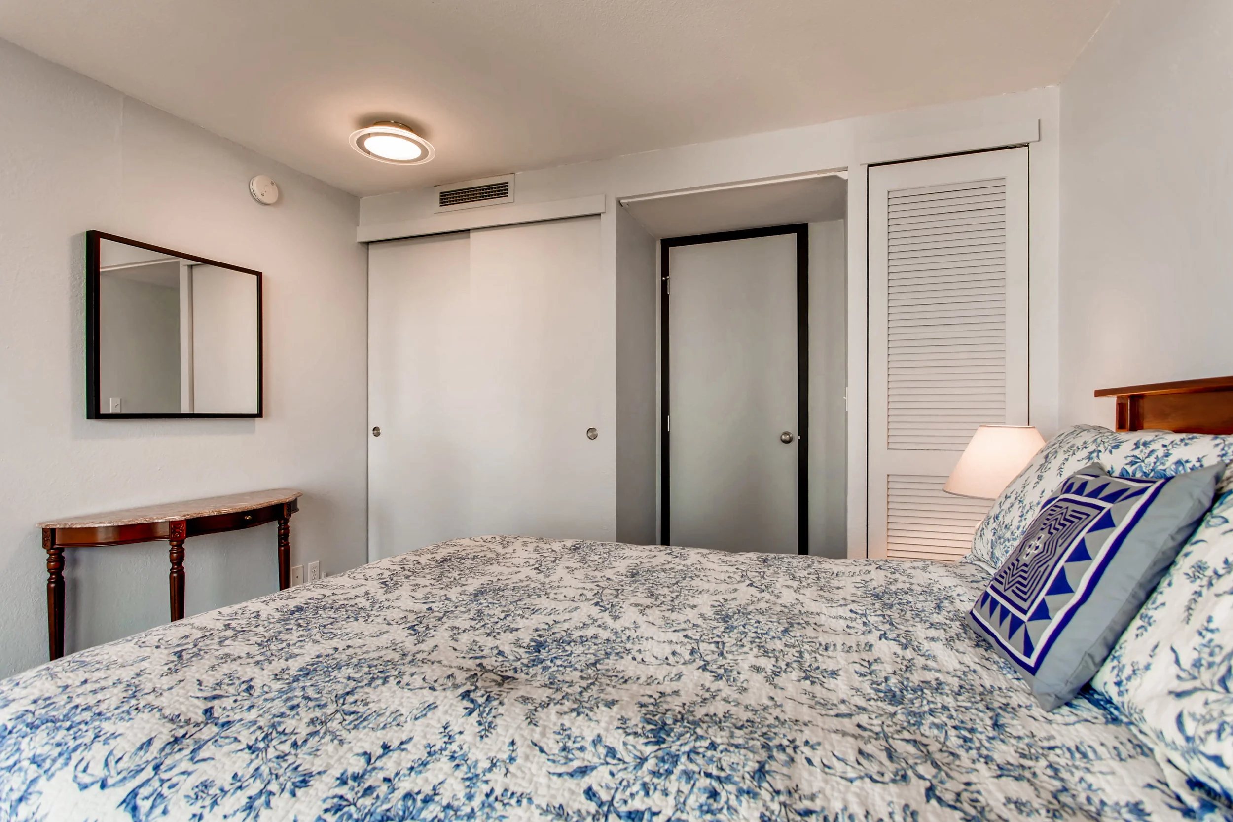 255 SW Harrison St Unit 16e-print-010-9-Master Bedroom-3600x2399-300dpi.jpg