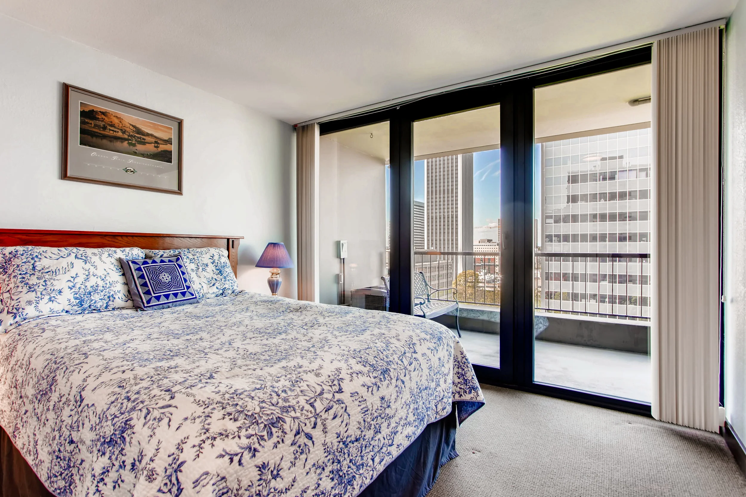 255 SW Harrison St Unit 16e-print-011-10-Master Bedroom-3600x2401-300dpi.jpg