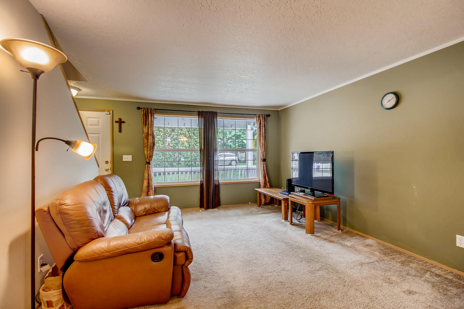 10149 N Tioga Ave Portland OR-large-007-14-Living Room-1500x1000-72dpi.jpg