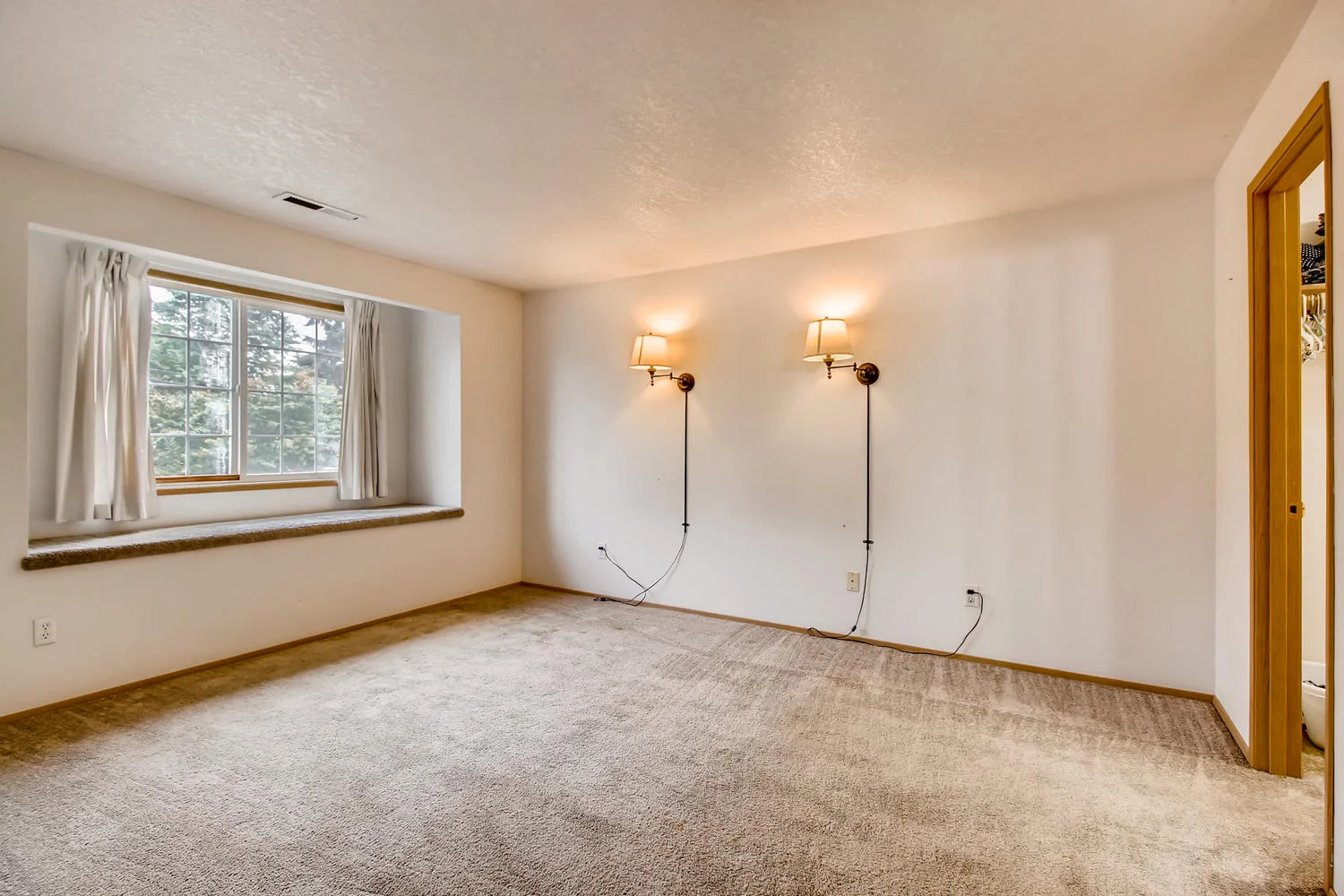 10149 N Tioga Ave Portland OR-large-015-28-2nd Floor Master Bedroom-1500x1000-72dpi.jpg