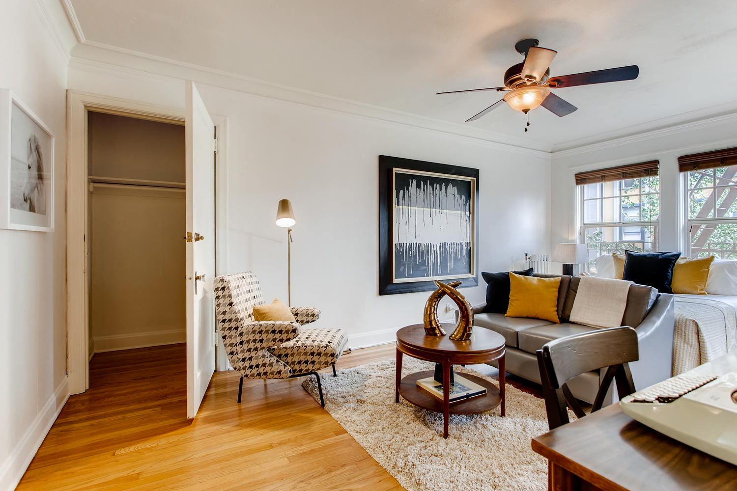 709 Sw 16th Ave Unit 302-large-010-012-Living Room-1500x1000-72dpi.jpg