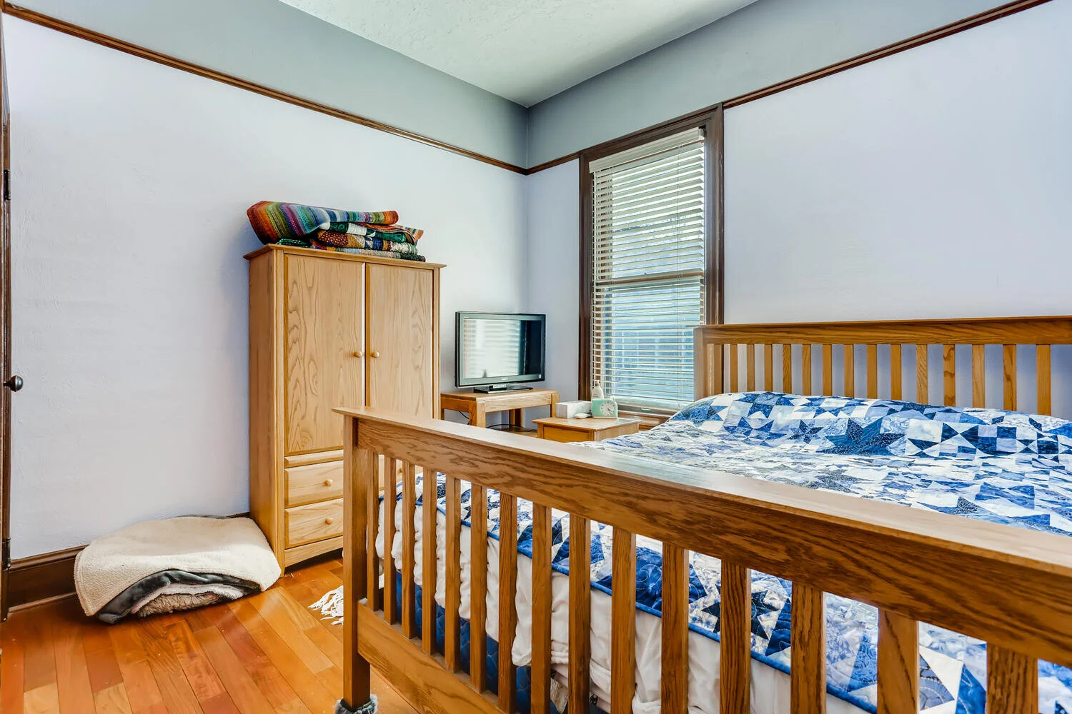 2117 NE Everett St Portland OR-large-017-014-Primary Bedroom-1500x1000-72dpi.jpg