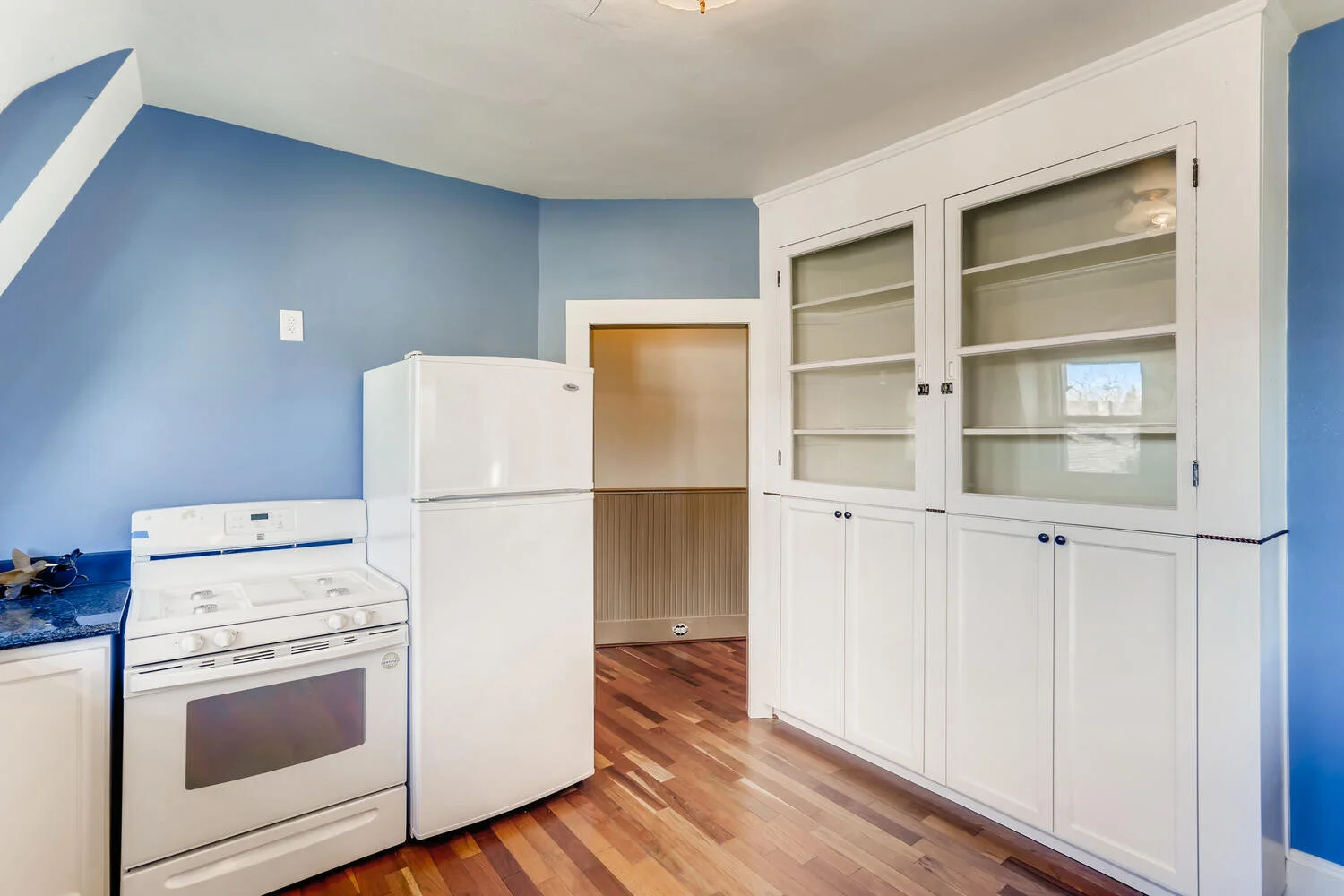 2117 NE Everett St Portland OR-large-026-032-2nd Floor Kitchen-1500x1000-72dpi.jpg