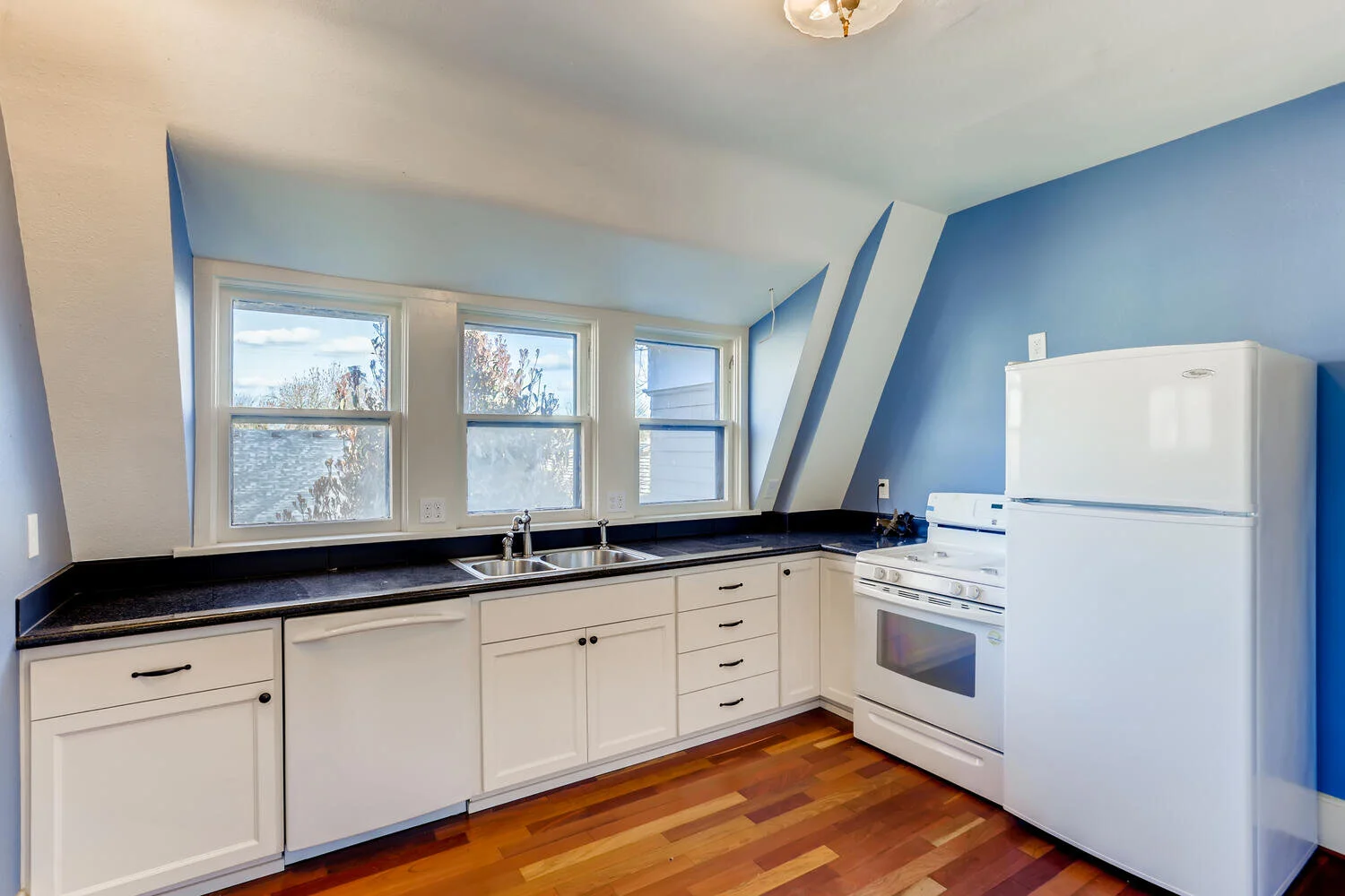 2117 NE Everett St Portland OR-large-027-025-2nd Floor Kitchen-1500x1000-72dpi.jpg