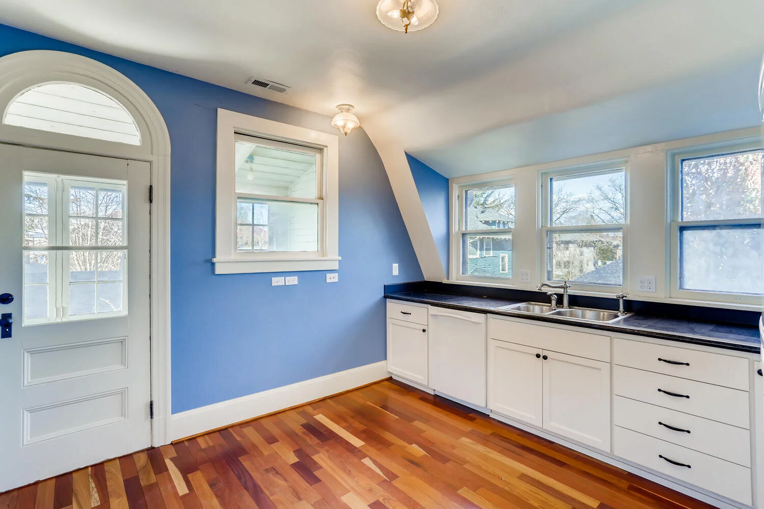 2117 NE Everett St Portland OR-large-028-034-2nd Floor Kitchen-1500x1000-72dpi.jpg