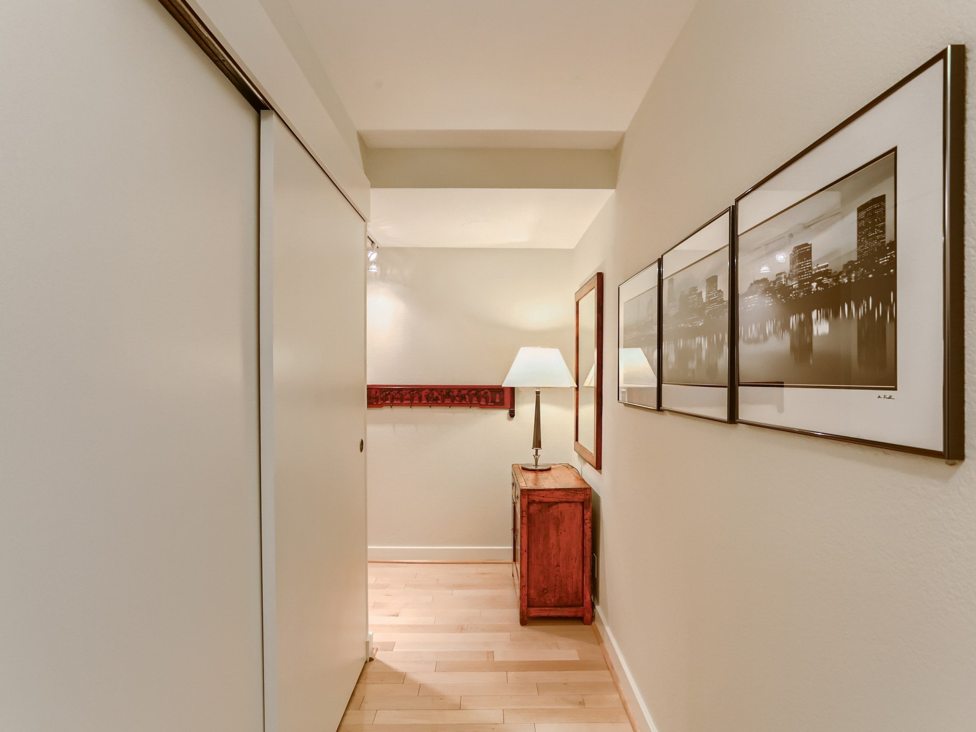 111 SW Harrison St Unit 3b Portland OR - MLS Sized - 022 - 25 Hallway.jpg