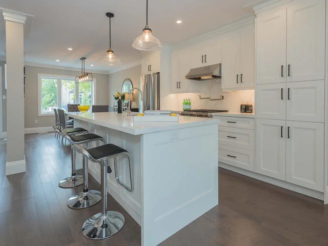 1058423 403 Sutherland Drive-MLS_Size-013-7-Kitchen-640x480-72dpi.jpg