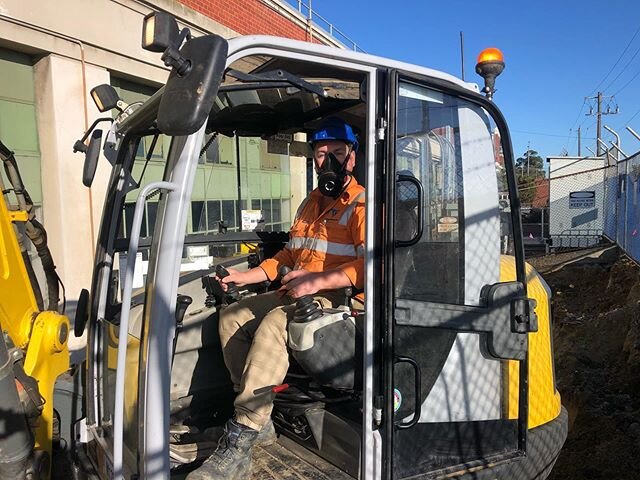 Should we call him Maverick or Goose?
#digging #civilconstruction #environmentalengineering #tankpull