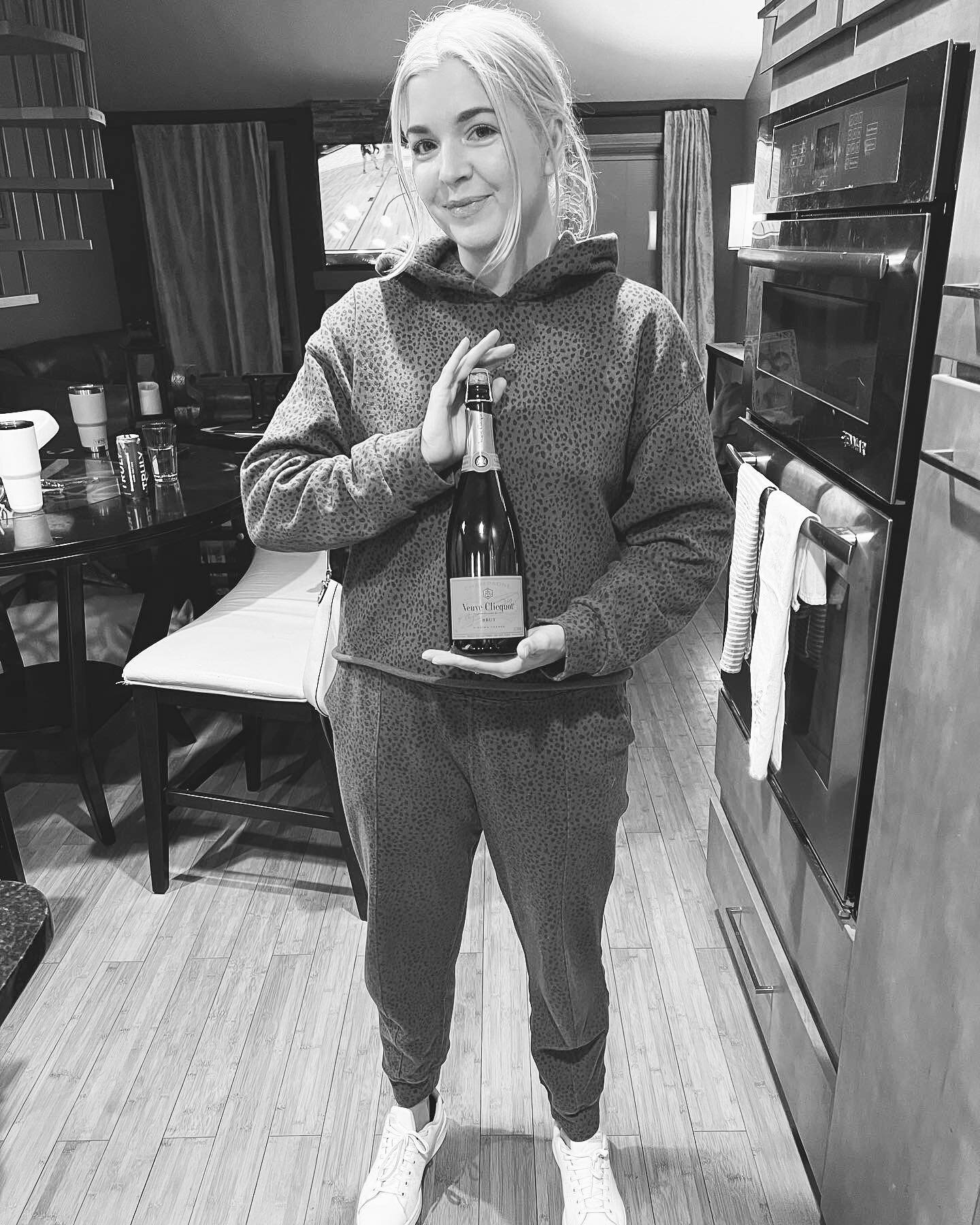 CHEEEEERS TO NEW ADVENTURES 🍾🥂🎉 

Could write like 8 blog posts about the past several weeks, but I&rsquo;ll be doing good to knock out 1, SOOO:

Stay tuned or whateverrrr 😂

PS Is it tacky to take pics with the Veuve? IDK but TY for the champs, 