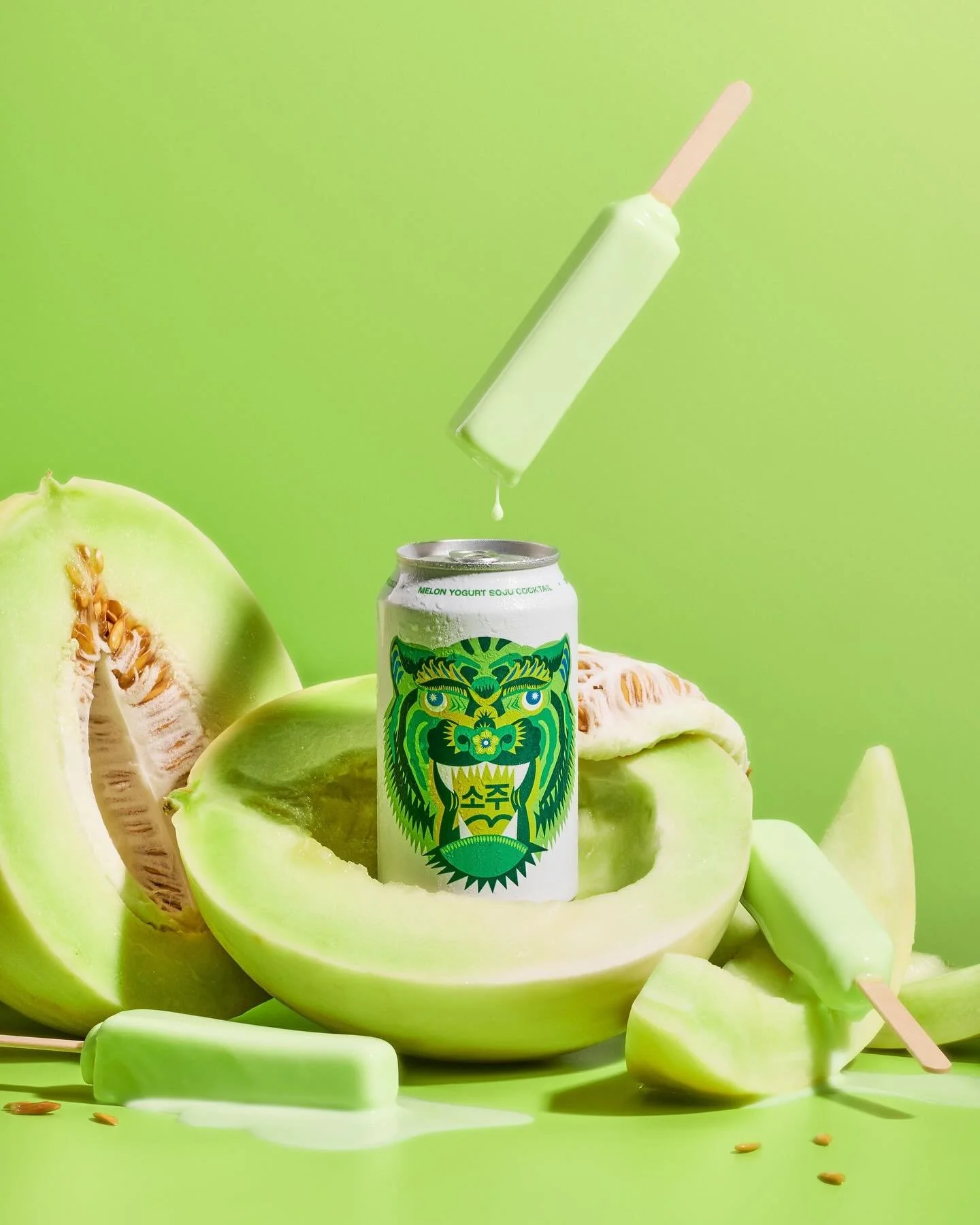 Melona bars are a nostalgic childhood treat for me so this was a fun one to shoot 🙂&zwj;↕️ Peep the BTS for how I set up the shot!

Photography and styling for @sipyoju 💚