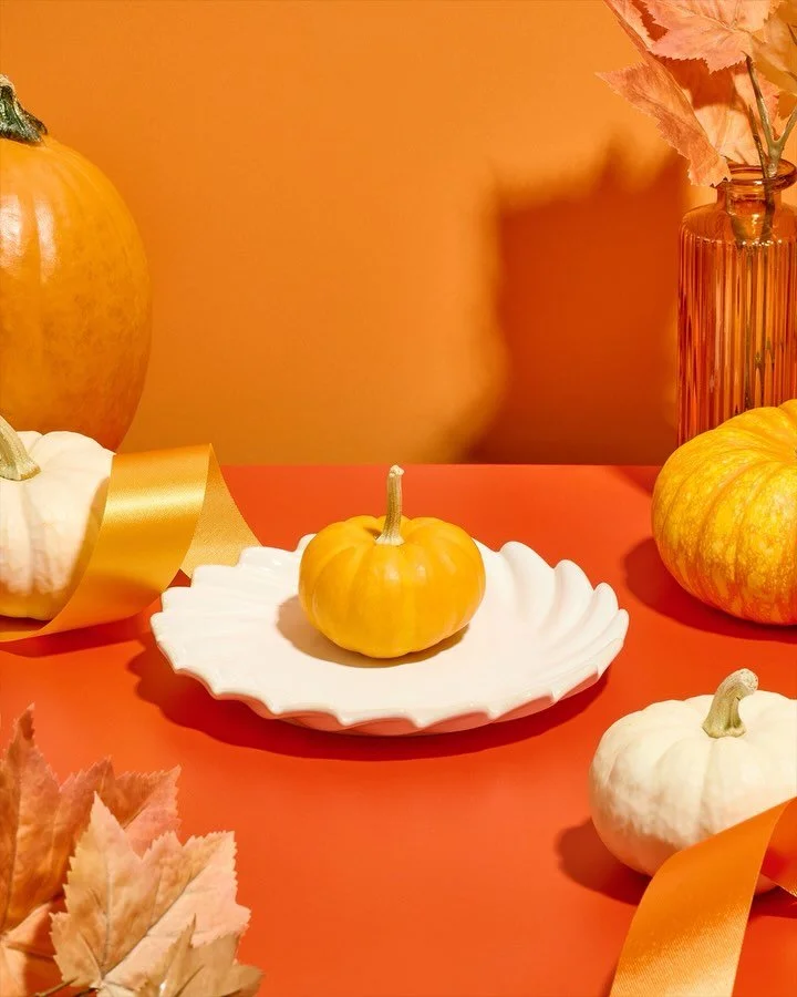 If only making pumpkin pie was this easy 😉 cute and delicious lil pumpkin pie bar stop motion shot for @creativecakerylb 🧡🍂 swipe for BTS!

Photography, styling, and retouching by 🙋🏻&zwj;♀️