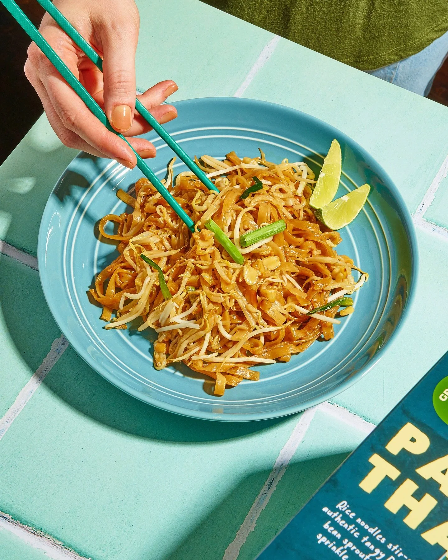Instant pad Thai noodles? Say less 🤤 social shots for @greenandsunny.usa x @sliquemedia 🍋&zwj;🟩 hand modeling by @clarejophoto 💚