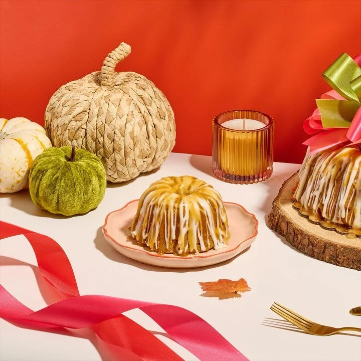 Friday fall feels on this perfect rainy day 🙂&zwj;↕️ shot and styled for @creativecakerylb 🧡🧡