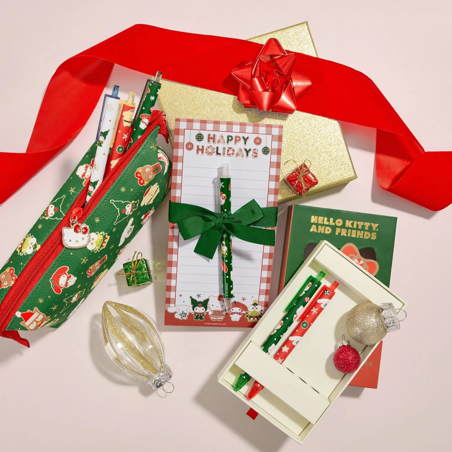 Hello, holidays! 🎁🎄✨ loved styling and shooting this set for @studiooh x @hellokitty and friends ❤️🥰💚