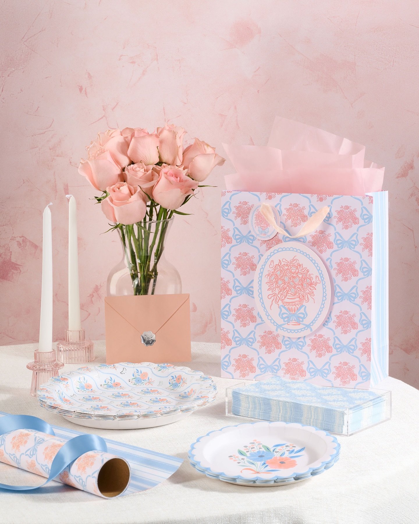 A tablescape as beautiful as your mama 🫶🏼 happy mother&rsquo;s day ✨

photography and styling for @studiooh 🩵

#productphotographer #productphotographers #happymothersday #tablescape #tablescapestyling #propstyling