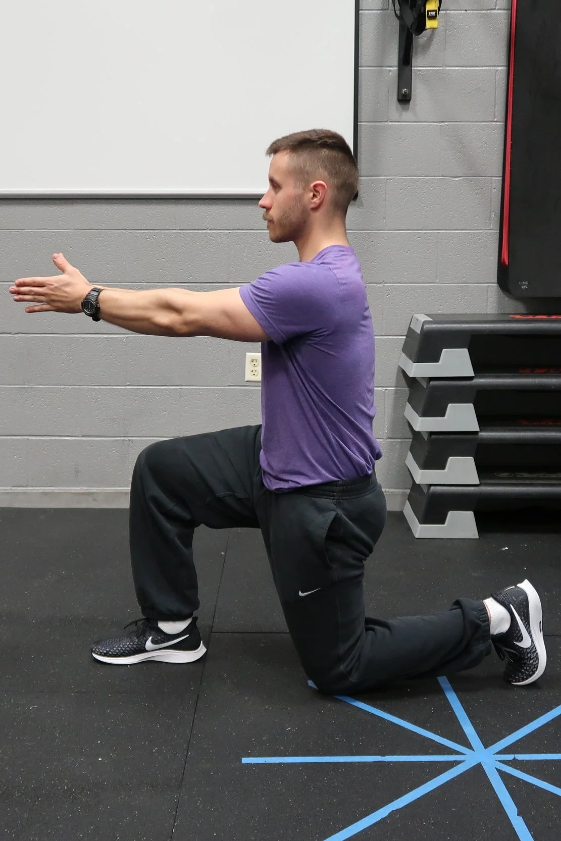 Hip+Flexor+Stretch+%2B+Twist+1.jpg