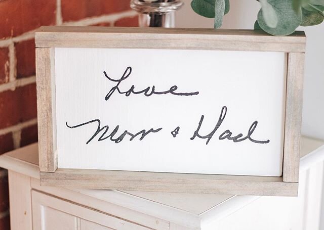 Sometimes real handwriting is even prettier than a font ❤️❤️
.
.
#woodsign #decor #homedecor #gift #woodsigns #uniquegift #handwriting #handwritten #note #lovedones