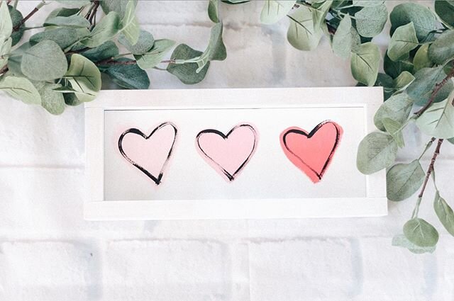 Valentine&rsquo;s Day is ✌🏻days away! I need to get to CVS to get my valentines some little treats. We have big plans to get pizza and watch Frozen II with the kids and I am here for it! What are your plans?
.
.
.
#woodsigns #woodsign #decor #valent